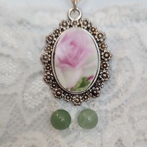 Floral Pendant Necklace with Green Beads